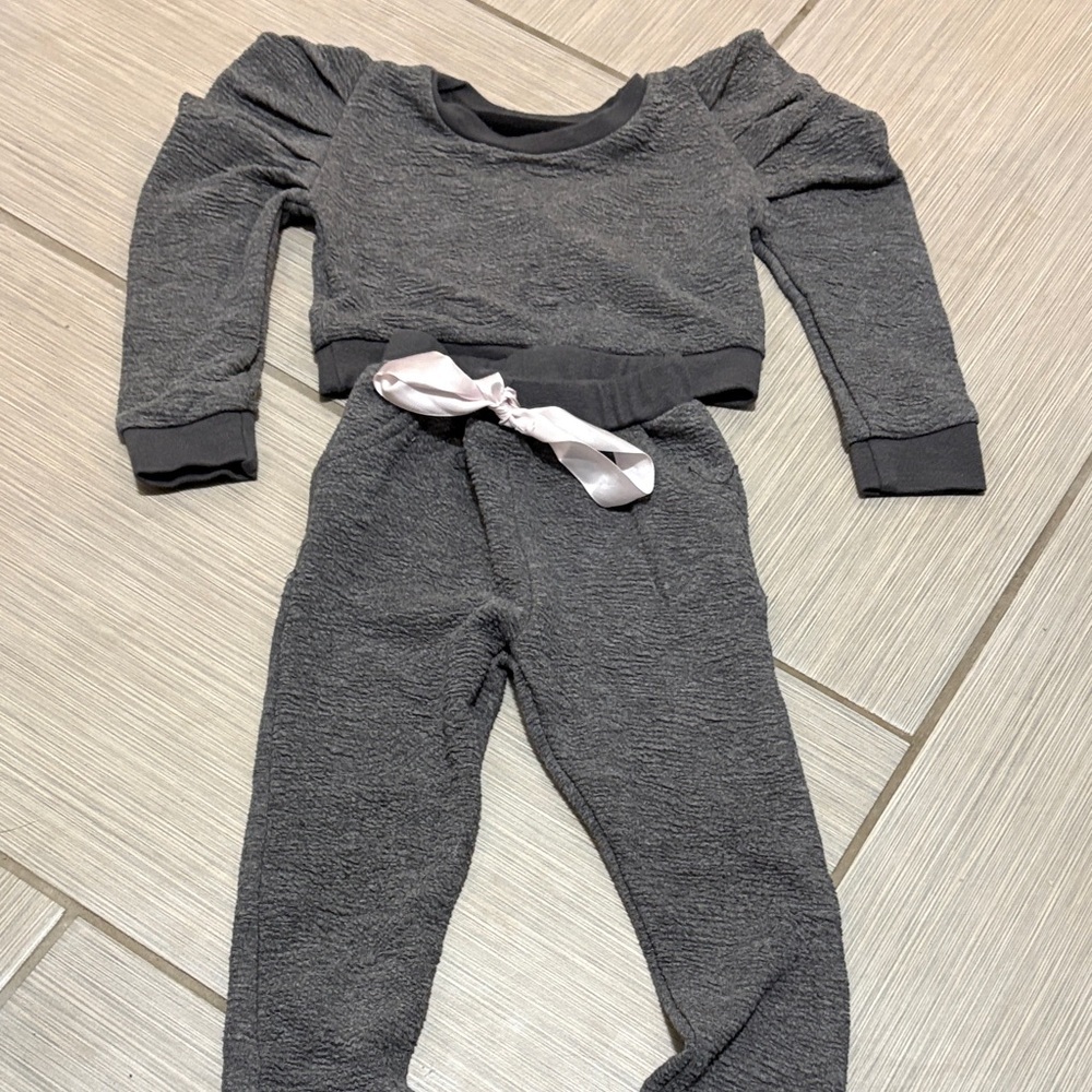 Gray Textured Kids' Outfit with Bow (crop top and ruffles on shoulders)